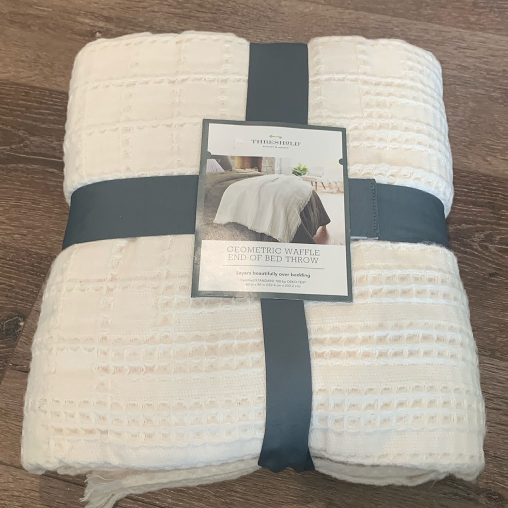 Threshold Geometric Waffle Knit End of Bed Throw Blanket. 60” x 80” New!